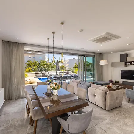 Villa Fig Tree Bay Residences 6