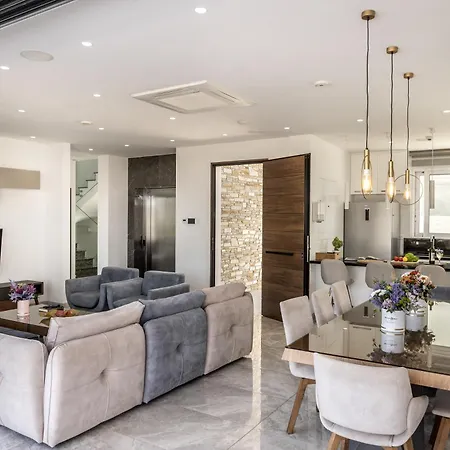 Villa Fig Tree Bay Residences 6