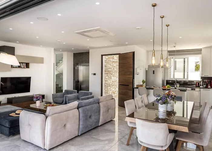 Villa Fig Tree Bay Residences 6